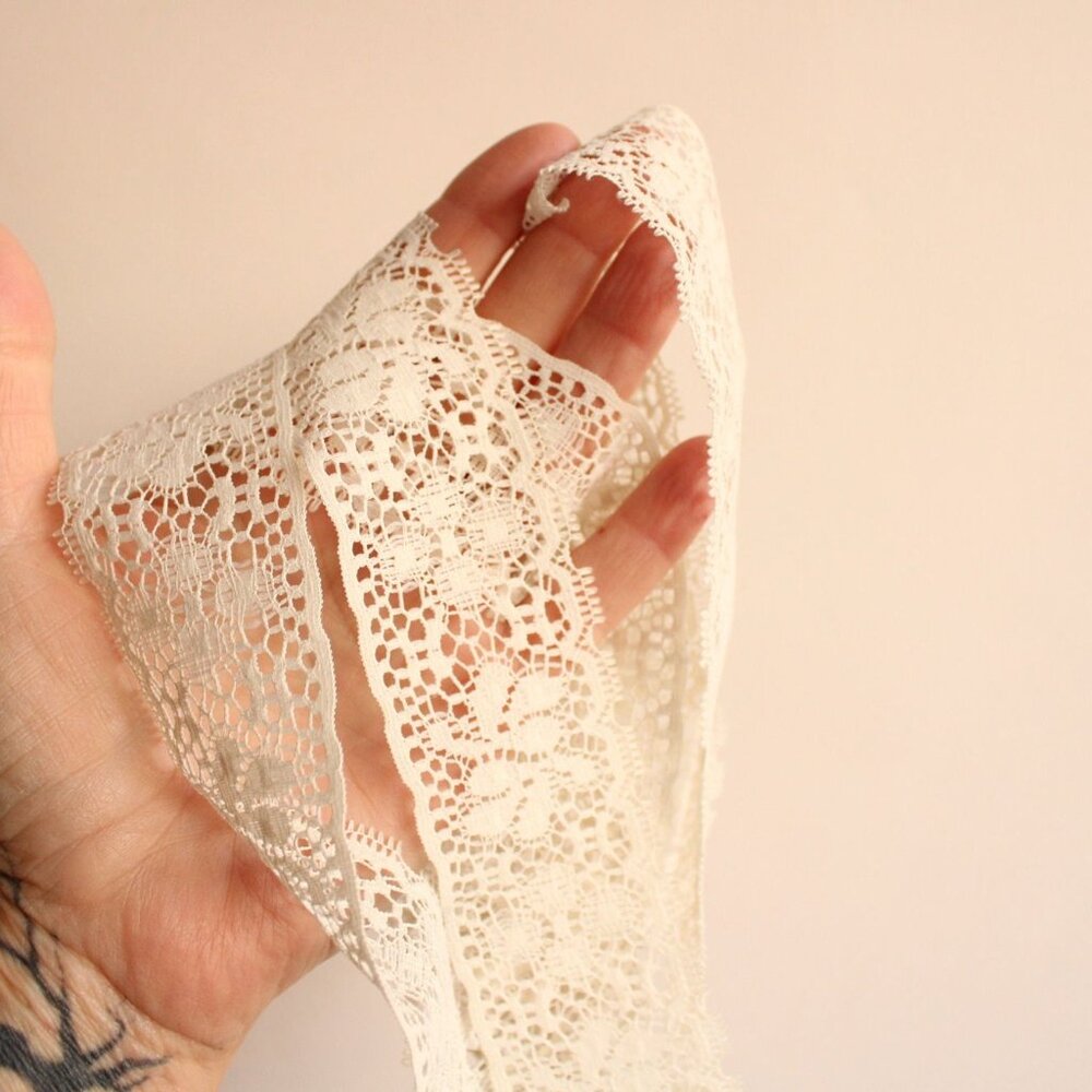 Vintage 1950s Lace Trim, Ivory 2 yard,  1.75" wide - Picture 5 of 10